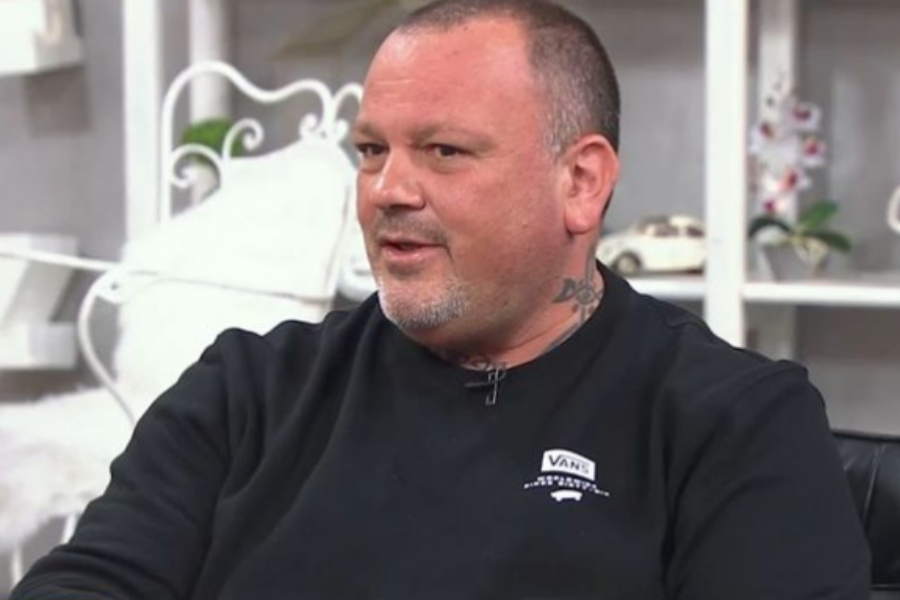 Ο Δημήτρης Σκαρμούτσος εξομολογείται: «Κυνήγησα πελάτη να τον δείρω γιατί…»