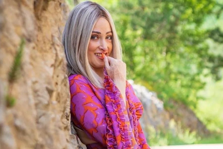 Ιωάννα Παλιοσπύρου: Αφήνεται στα χέρια επαγγελματία makeup artist και ποζάρει πιο όμορφη από ποτέ