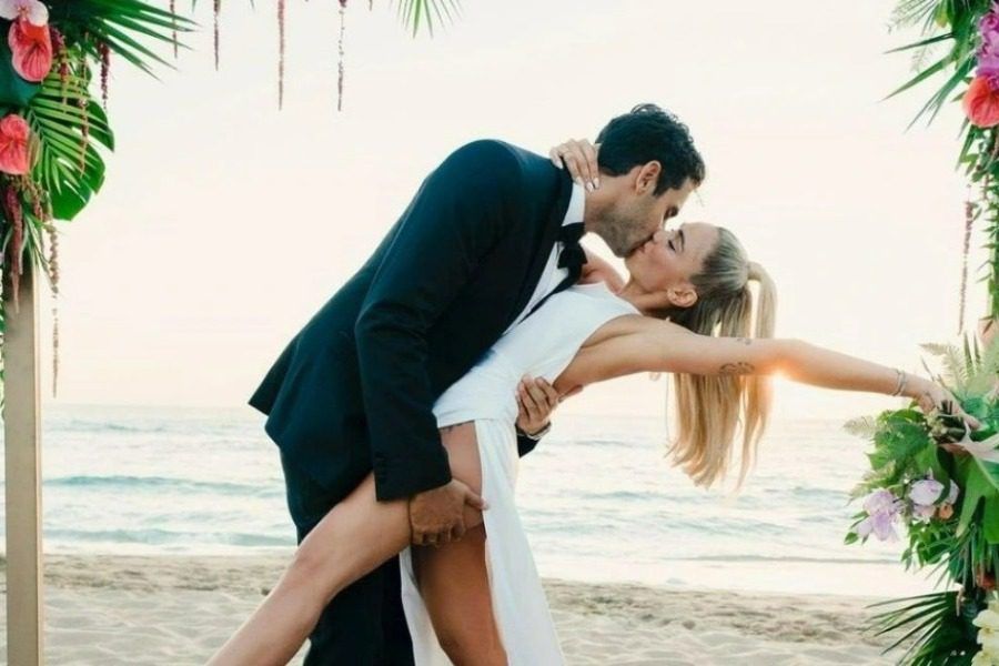 Κόνι Μεταξά ‑ Μάριος Καπότσης: Ταξίδι του μέλιτος στις Μαλδίβες