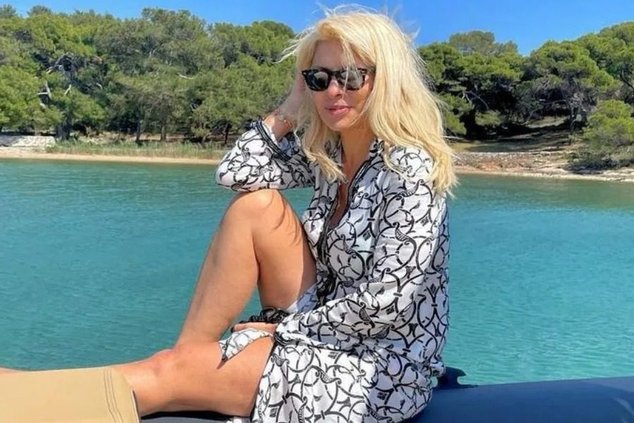 Η Ελένη Μενεγάκη ηρεμεί στον επίγειο παράδεισό της