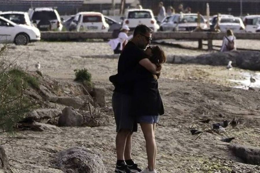Βανδή‑Μπισμπίκης: Το καυτό φιλί τους μετά τη συναυλία της και η αφιέρωση!