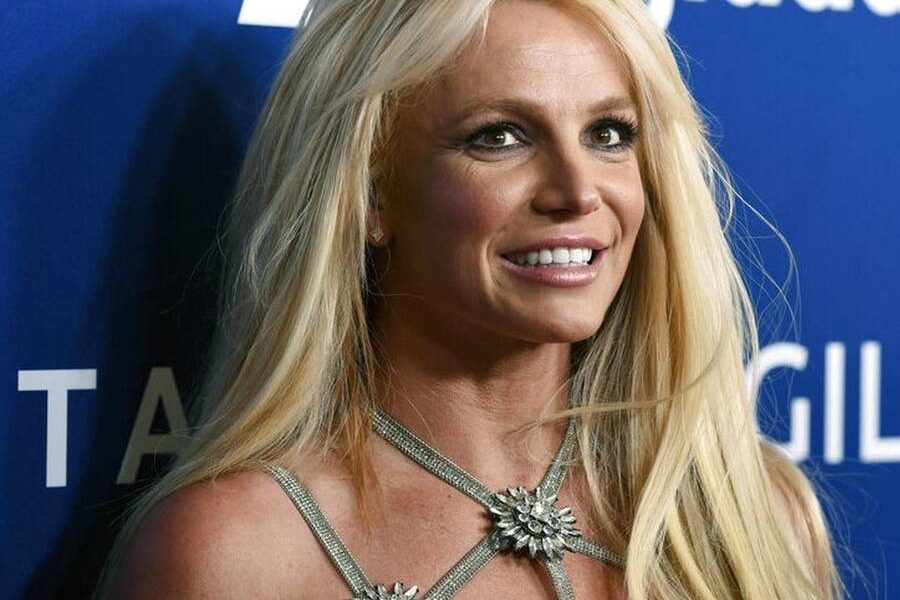 H Britney Spears αποκάλυψε πως είναι έγκυος