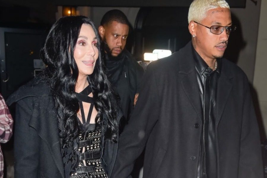 Η Cher επιβεβαίωσε τις φήμες: Έχει σχέση με τον 36χρονο Alexander Edwards