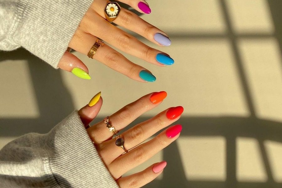 Colorful Nails: 5+1 τρόποι για να κάνεις το hot trend του καλοκαιριού