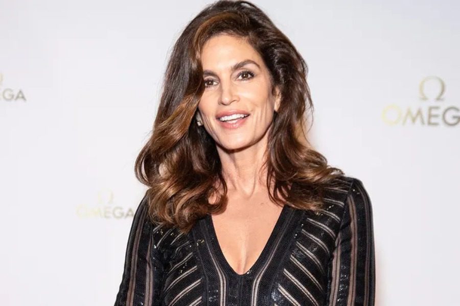 Cindy Crawford: Δεν είμαι 25 πια, γιατί να προσπαθώ να μοιάζω τόσο;