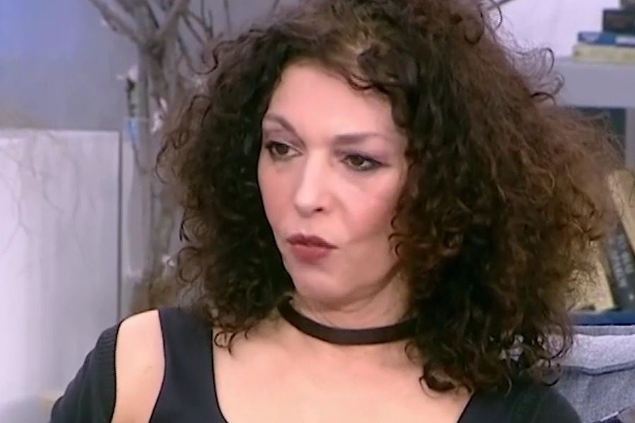 Έξαλλη η Δήμητρα Παπαδήμα: «Δεν θέλει να εμβολιαστεί η μάνα μου στα 86 της!»