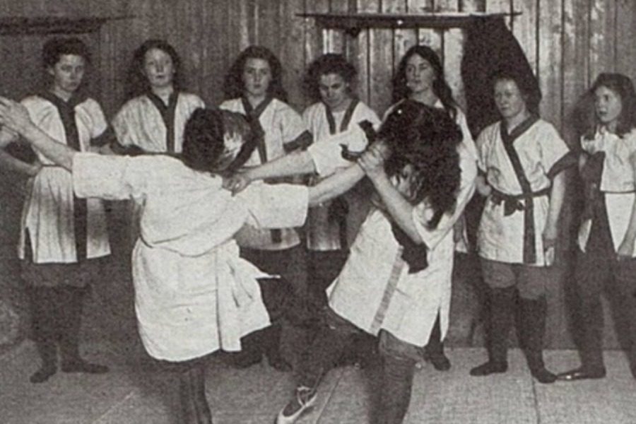 Η πρώτη δασκάλα πολεμικών τεχνών που έμαθε αυτοάμυνα στις γυναίκες