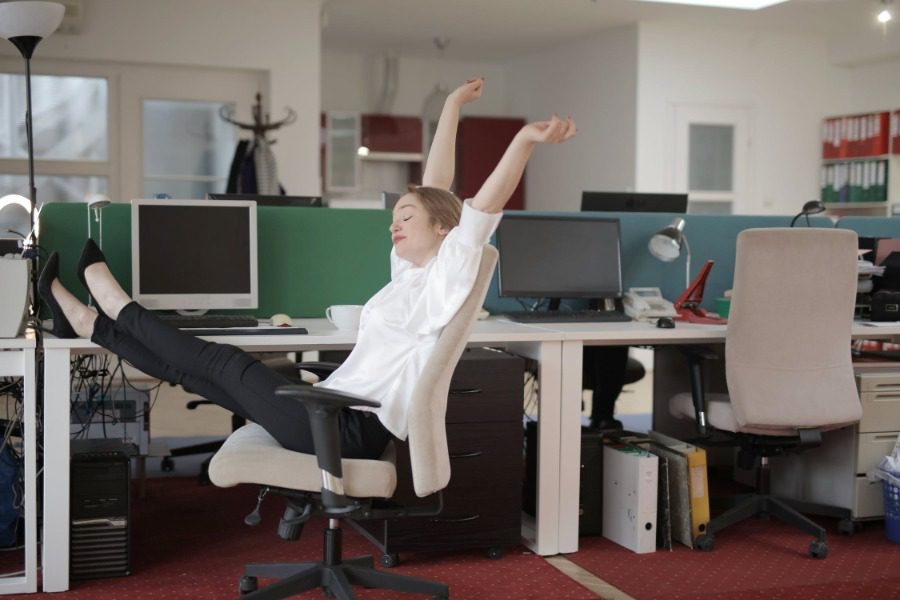 Ασκήσεις που μπορείτε να κάνετε μετά από 8 ώρες καθιστικής δουλειάς