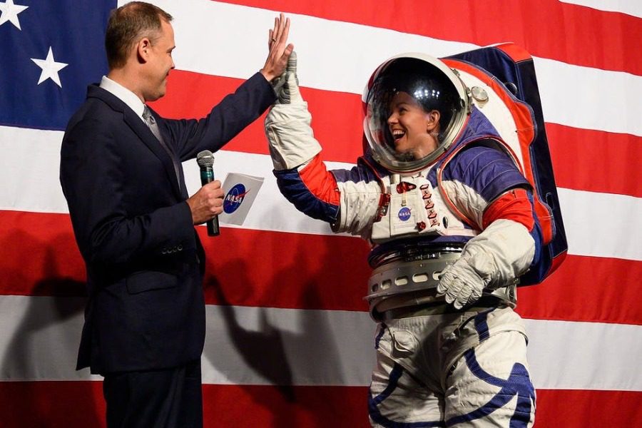 Αποστολή «Artemis»: Η πρώτη γυναίκα αστροναύτης της NASA ετοιμάζεται να πατήσει στο φεγγάρι