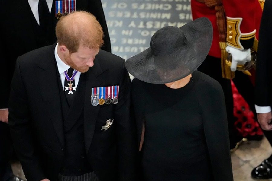 Η στιγμή που έκλαψε η Meghan Markle στην κηδεία της βασίλισσας Ελισάβετ