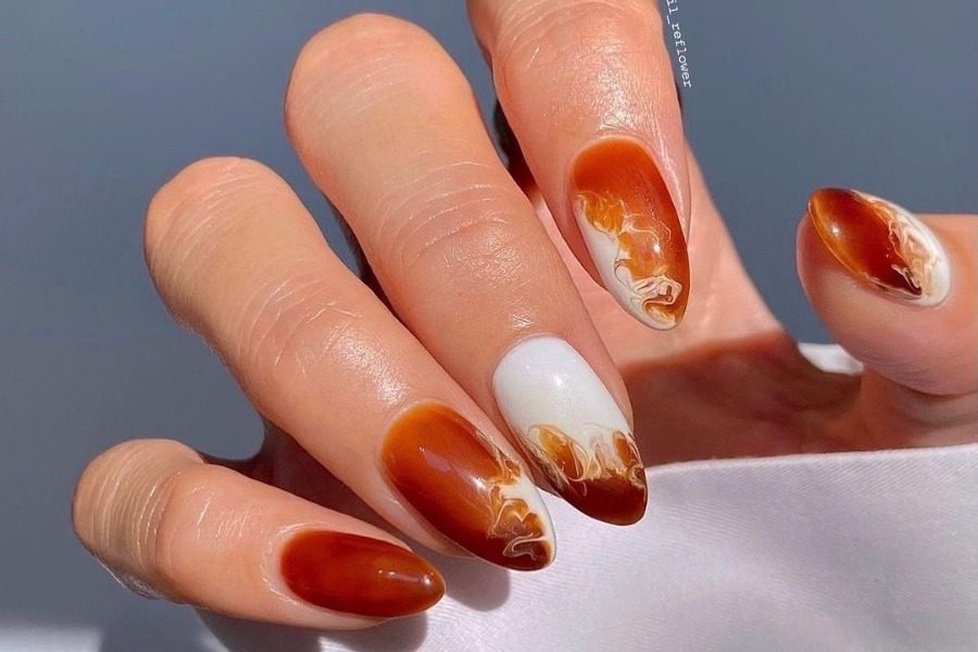 Latte Nails: Πώς θα κάνεις το πιο cozy nail trend