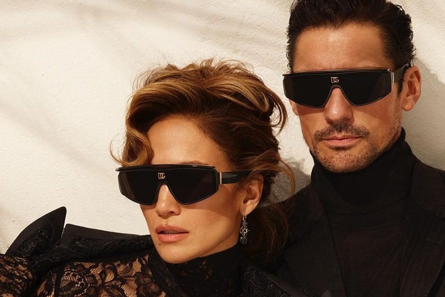 Jennifer lopez: Κόβει την ανάσα με μαύρα εσώρουχα για τον οίκο Dolce & Gabbana 