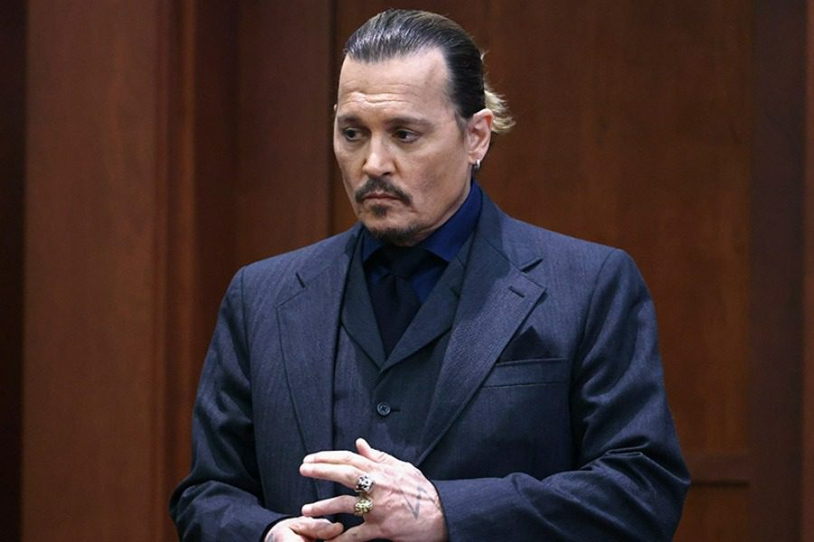 Τζόνι Ντεπ: «Θα θυμόμουν το πέος του εάν είχε πράγματι ουρήσει στο φουαγιέ»