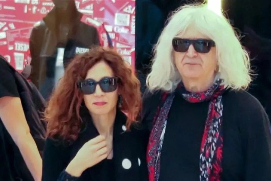 Νίκος Καρβέλας: Απέκτησε το τρίτο του παιδί στα 70 του χρόνια