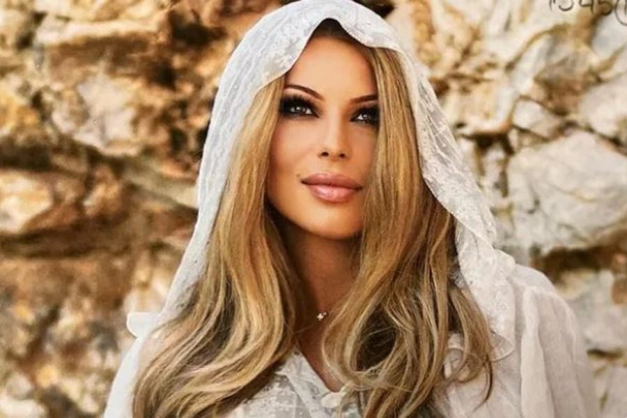 Αγνώριστη η Κέλλυ Κελεκίδου στα 17 δίπλα σε πολύ γνωστή τραγουδίστρια