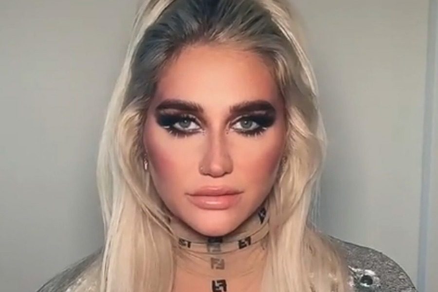 Τρελή αλλαγή! Η Kesha άλλαξε κούρεμα και χρώμα στα μαλλιά και δεν την αναγνωρίσαμε
