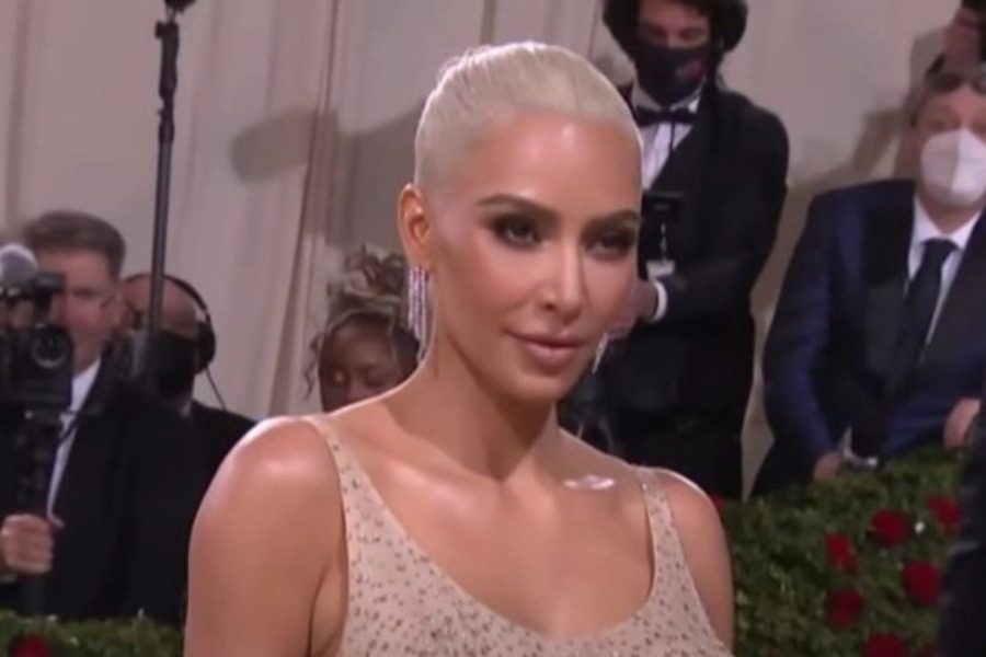 Η Kim Kardashian «έφαγε» πόρτα από το Παλάτι του Μπάκιγχαμ