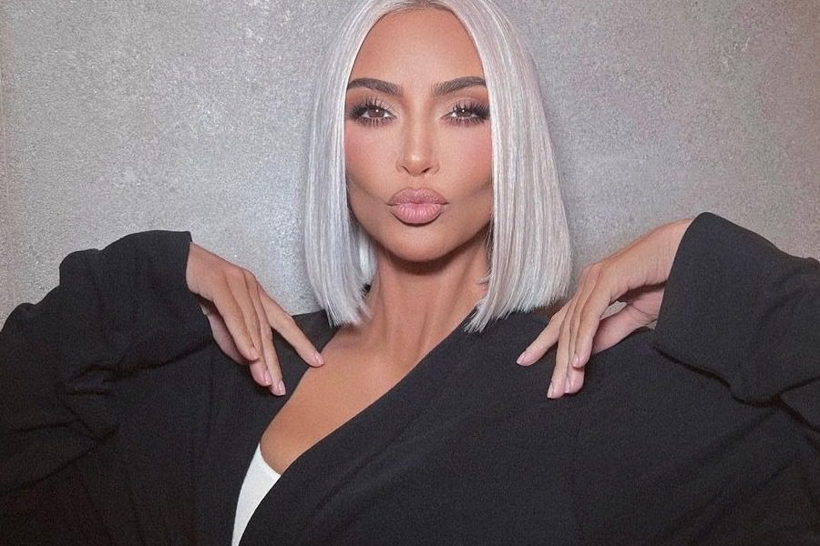Kim Kardashian: Έτσι είναι χωρίς μακιγιάζ και αυτή είναι η ρουτίνα ομορφιάς της