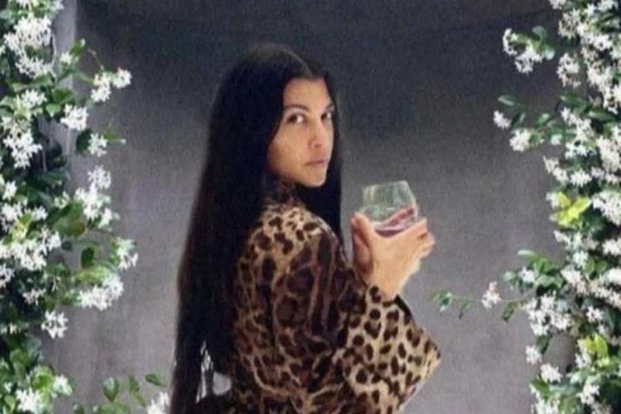 H νέα φωτογραφία που έκαψε την Kourtney Kardashian: Tην έσβησε αλλά ήταν αργά