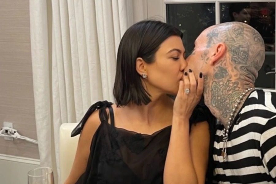 Οι φαν της Kourtney Kardashian έχουν ξετρελαθεί με αυτήν τη θεωρία συνωμοσίας