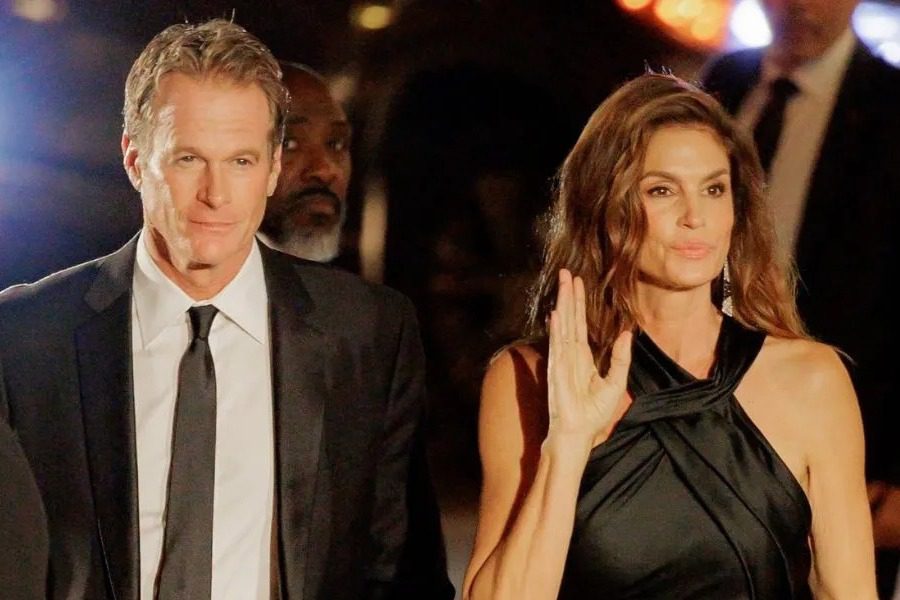 Cindy Crawford: Συγκλονίζει το top model στα 56 του χρόνια