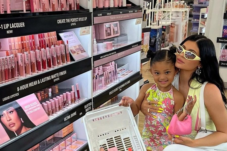 Η Kylie Jenner αποκαλύπτει τα προβλήματα που έχει ακόμα μετά τη γέννα