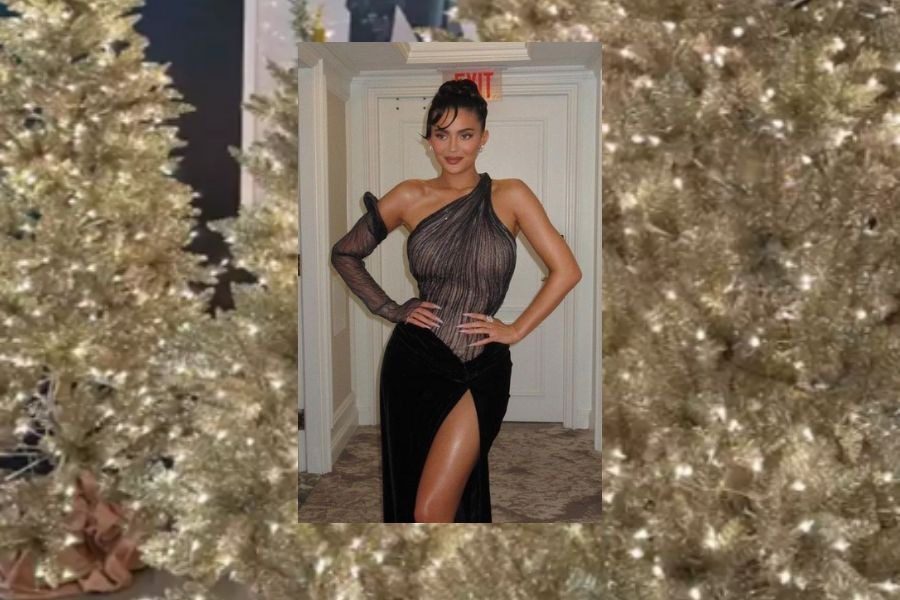 Το εντυπωσιακό χριστουγεννιάτικο δέντρο της Kylie Jenner ακουμπάει το ταβάνι
