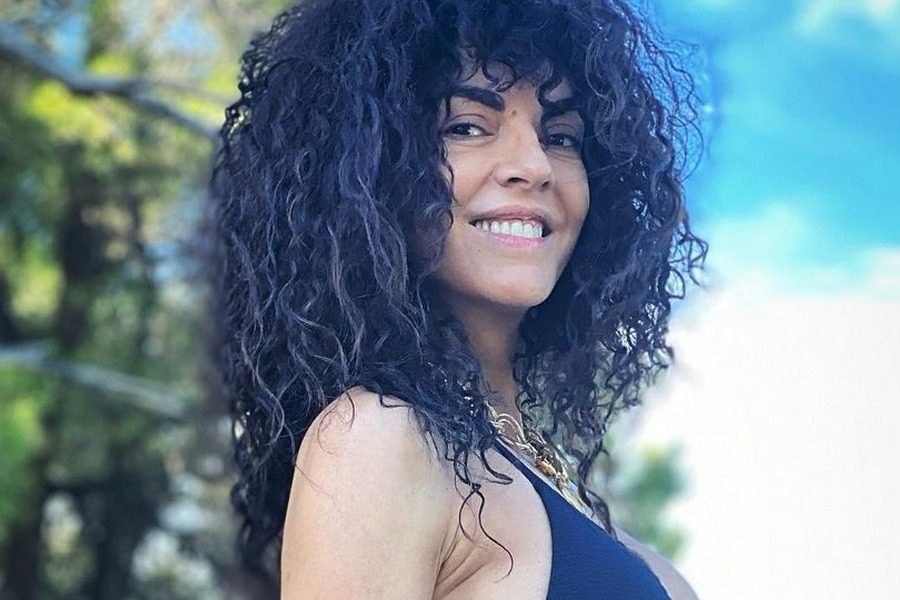 Η Μαρία Σολωμού ποζάρει με το μαγιό της κ αυτοσαρκάζεται