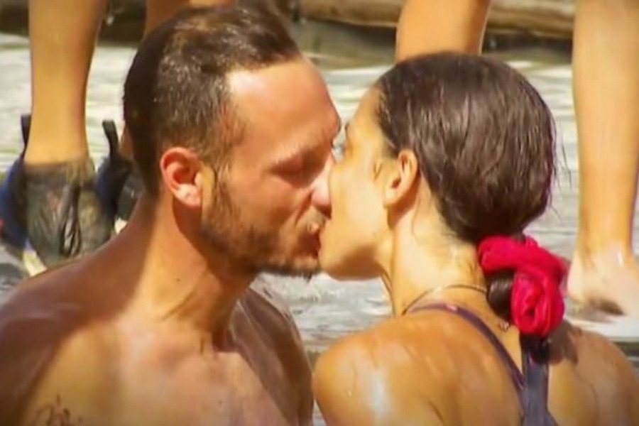 Survivor: Καυτά φιλιά στο στόμα για Μυριέλλα Κουρεντή και Γιώργο Κατσαούνη