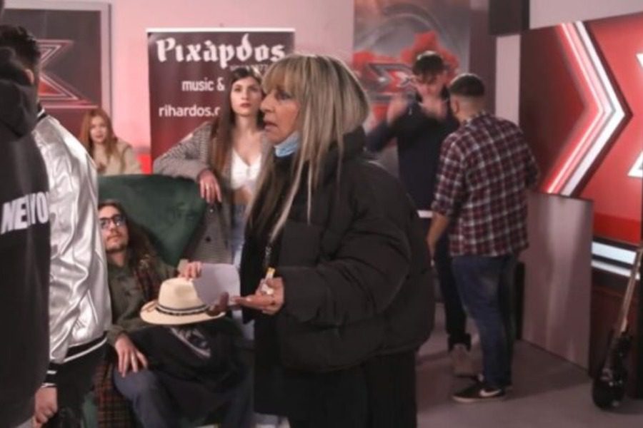 Έξαλλη στο X Factor μητέρα παίκτριας: «Αποχωρούμε και δεν διαγωνιζόμαστε»