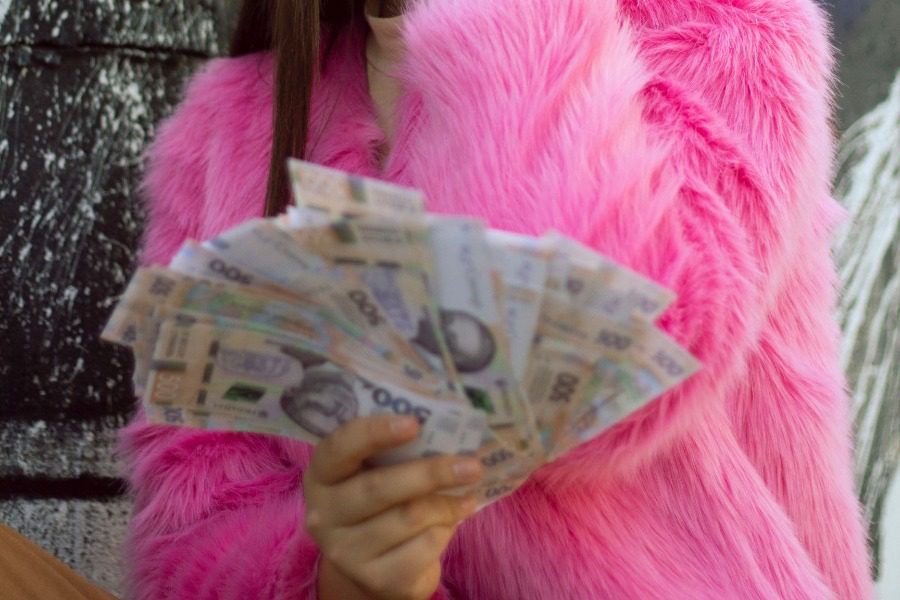 Τα μυστικά των γυναικών που ξέρουν να ξοδεύουν σωστά τα χρήματά τους