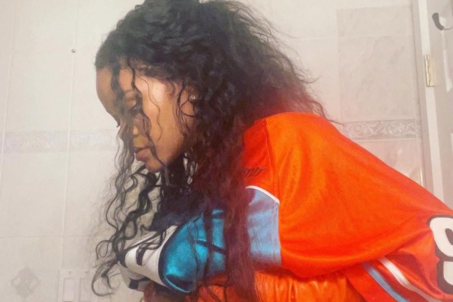 H Rihanna ποστάρει φωτογραφίες με τη φουσκωμένη της κοιλίτσα και το Instagram λιώνει