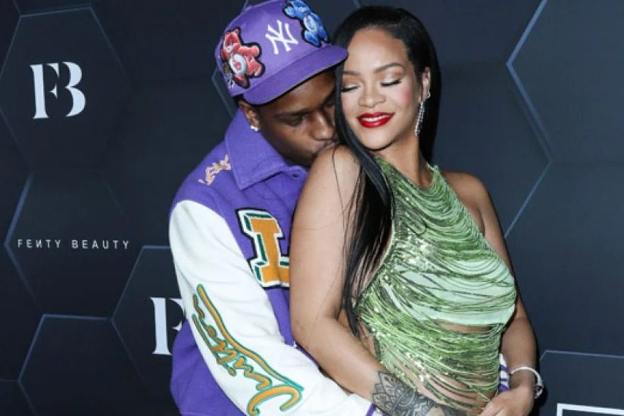 Η Rihanna μιλάει για πρώτη φορά για την εγκυμοσύνη της