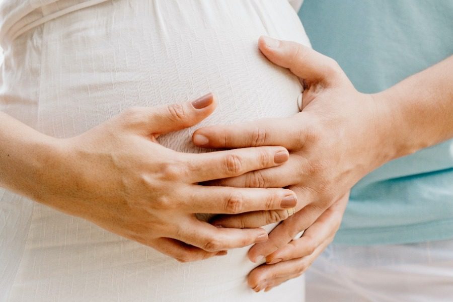 Γνωστός σεφ και η σύντροφός του περιμένουν το πρώτο τους παιδί