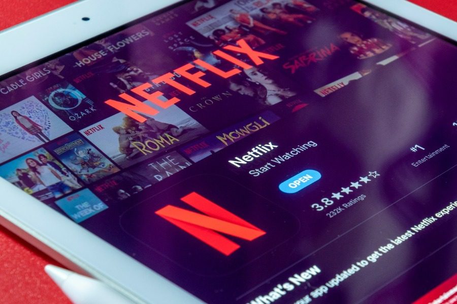 Βρετανία: Σχεδόν 1 εκ. νοικοκυριά διέκοψαν το Netflix και άλλες υπηρεσίες streaming