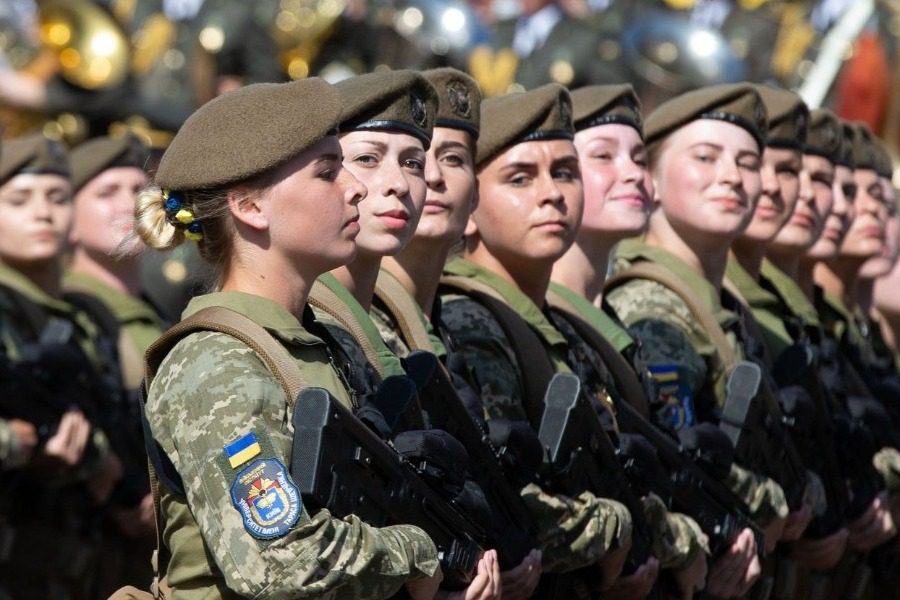 Ουκρανές γυναίκες στρατιώτες στην πρώτη γραμμή του πολέμου