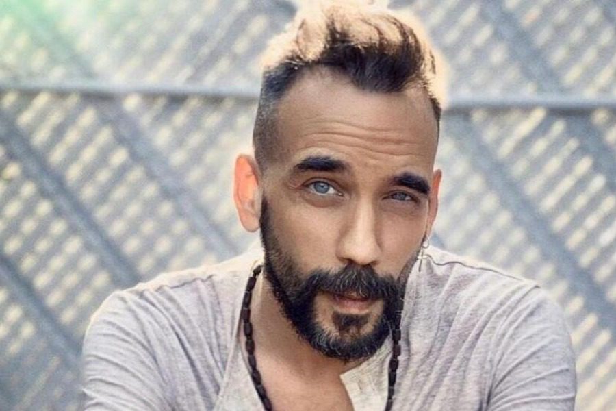 Ο Πάνος Μουζουράκης με τη σύντροφό του σε νέα, σπάνια δημόσια εμφάνιση
