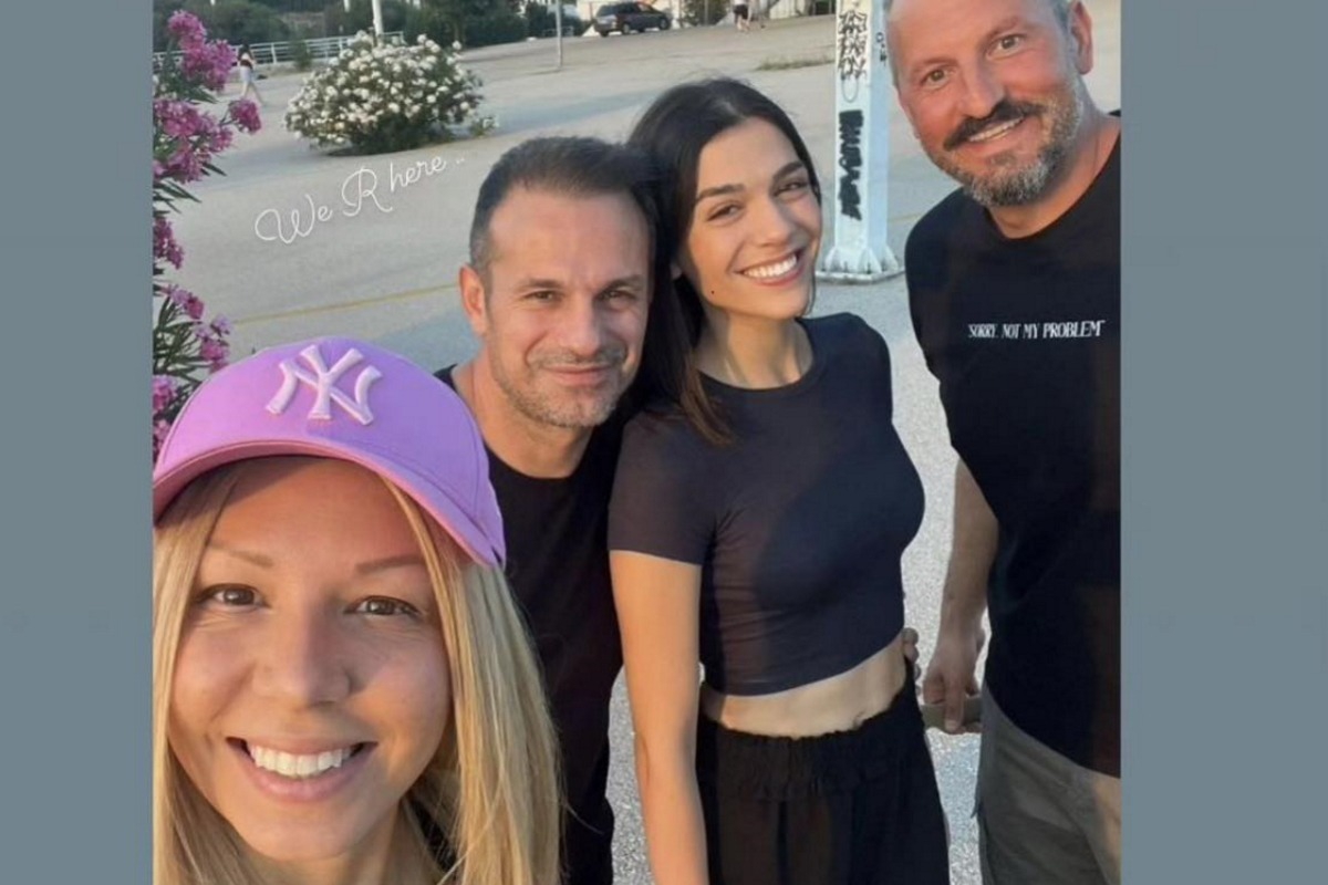 Ντέμης Νικολαΐδης: Ποζάρει για πρώτη φορά αγκαλιά με τη σύντροφο και την κόρη του, Μελίνα