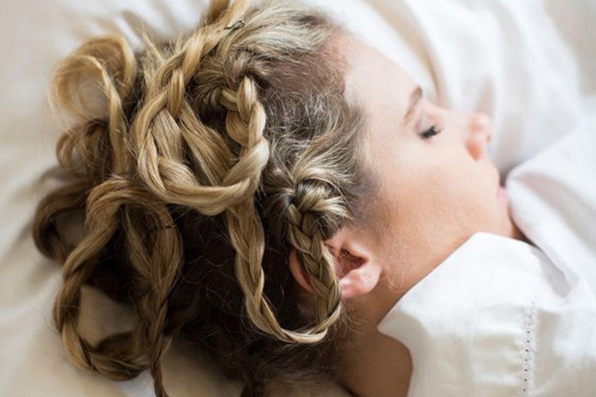 Πώς να κάνεις τα μαλλιά πριν τον ύπνο για να είναι τέλεια το πρωί