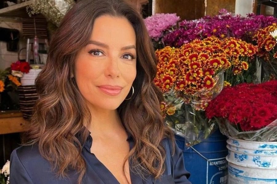 H 47χρονη Eva Longoria ποζάρει με μπικίνι και αναπολεί το καλοκαίρι