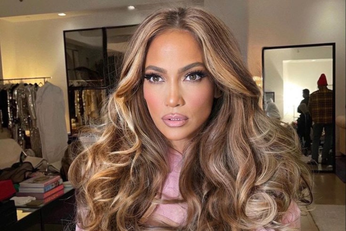 Jennifer Lopez: Το makeup look της «σπάει» τον πιο παλιό κανόνα στο μακιγιάζ