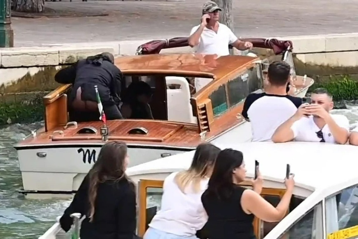 Kanye West: Με… κατεβασμένο παντελόνι σε σκάφος μπροστά σε τουρίστες!