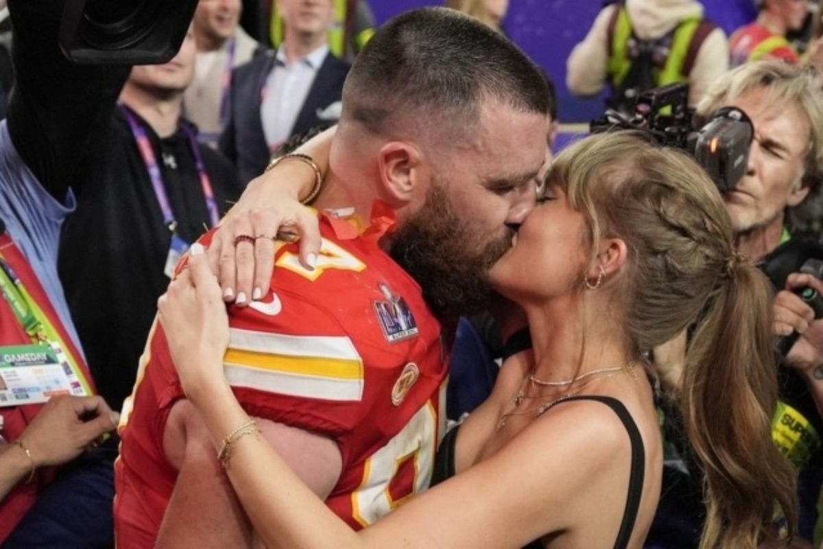 Super Bowl 2024: Το παθιασμένο φιλί της Taylor Swift με τον Travis Kelce που τράβηξε τα βλέμματα