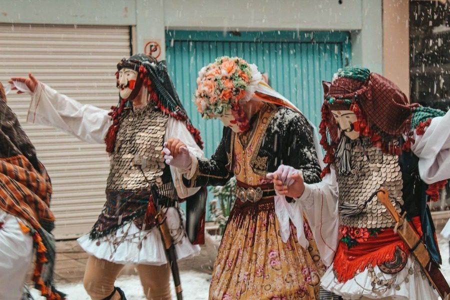 7 Μέρη στην Ελλάδα που αξίζει να πας για το καρναβάλι τους