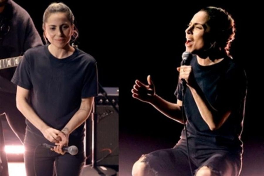 Oscars: Έβγαλε το πανάκριβο φόρεμά της και τραγούδησε με ένα μαύρο τζιν
