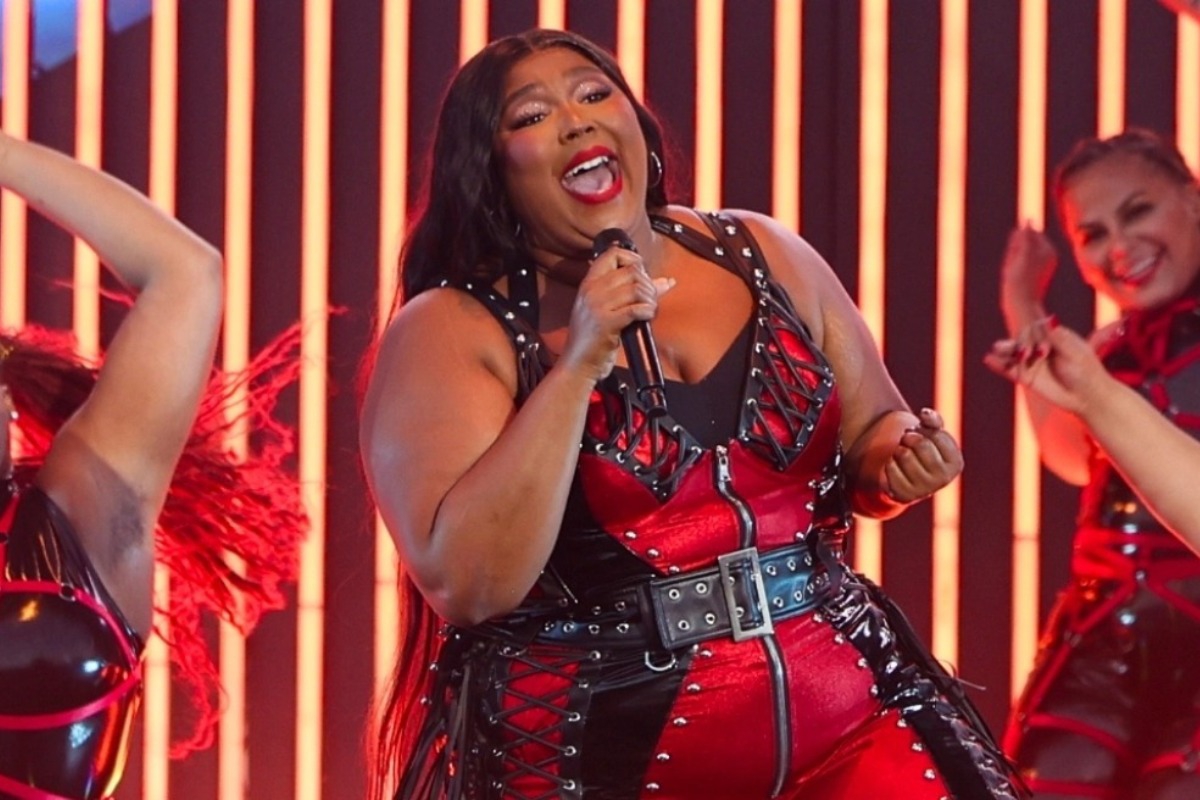 Lizzo: Καταρρέει η καριέρα της μετά τις κατηγορίες για σeξουαλική παρενόχληση ‑ Την απέκλεισαν από το Super Bowl