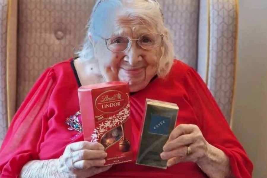 Αυτή η γυναίκα είναι 100 ετών και αποκάλυψε το μεγαλύτερο μυστικό της μακροζωΐας