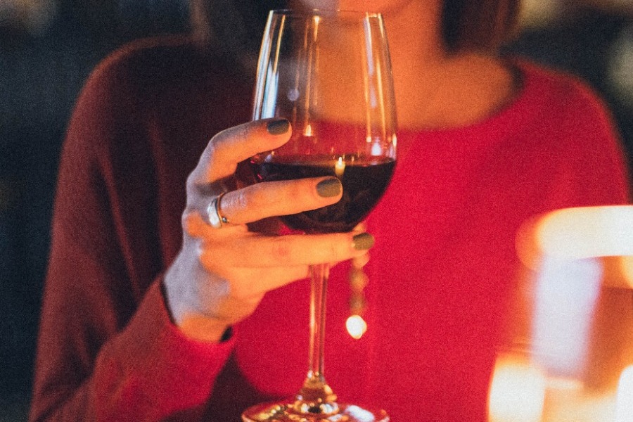 Γιατί το κόκκινο κρασί σου προκαλεί πονοκεφάλους;