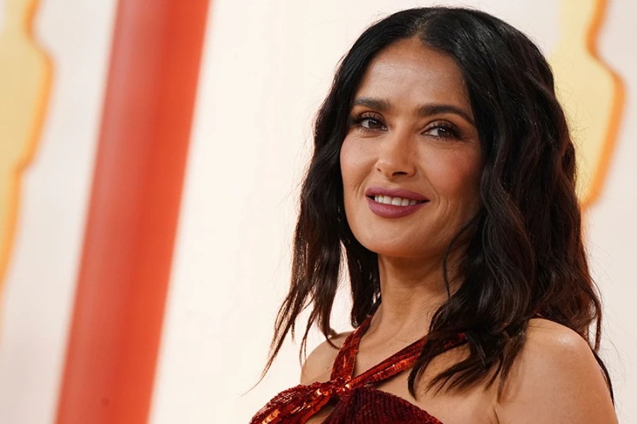 Salma Hayek: Αποκάλυψε το μυστικό που την κάνει να δείχνει τόσο νέα