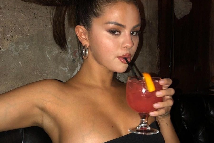 Τα jelly nails της Selena Gomez είναι hot τάση τώρα